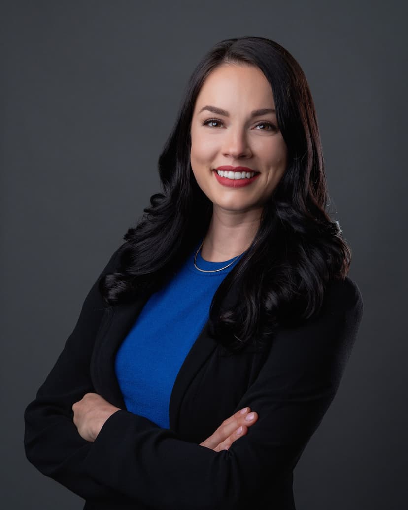 Professional woman in blazer for modern corporate headshot
